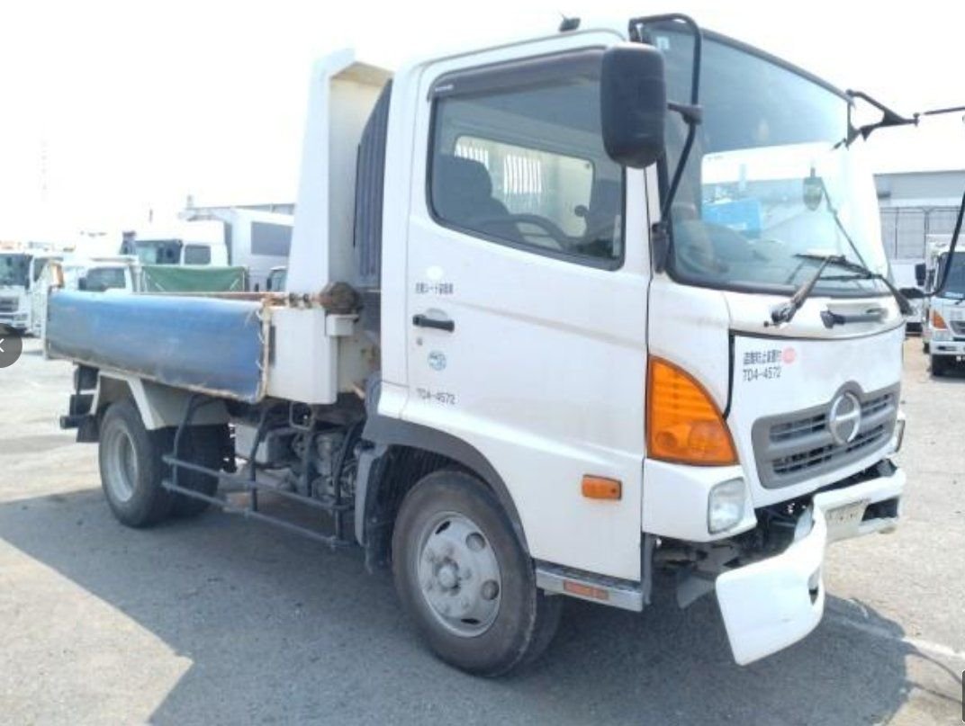 Front right of the Hino Ranger
