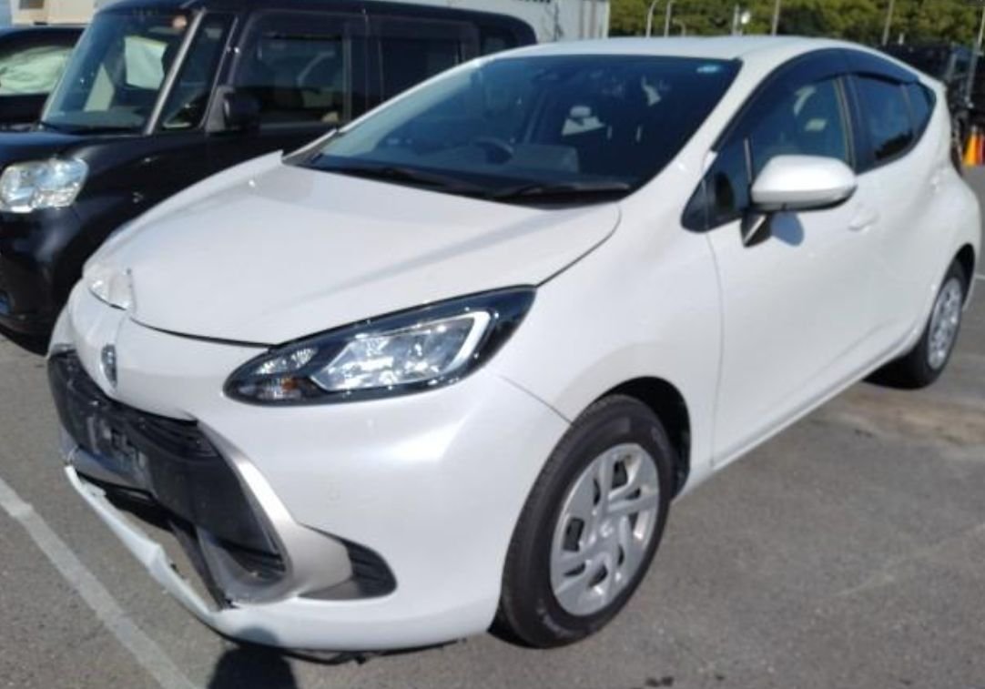 Front left of the Toyota Aqua with the lower bumper pushed in