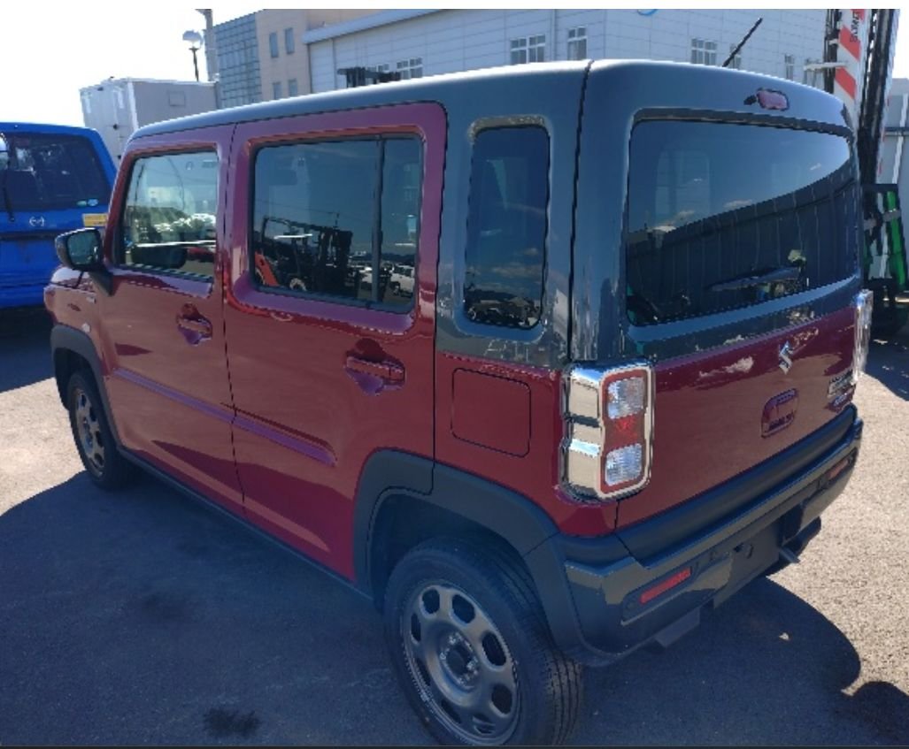 Rear left of the Suzuki Hustler