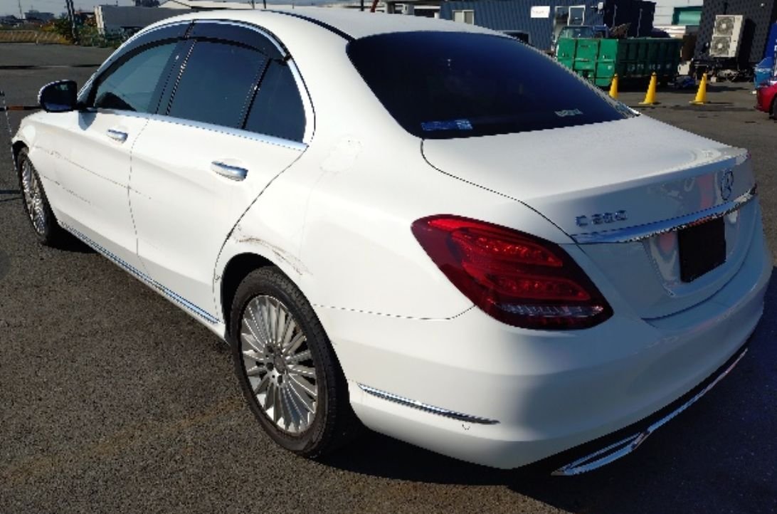 Rear left of the C200 with the C200 badge