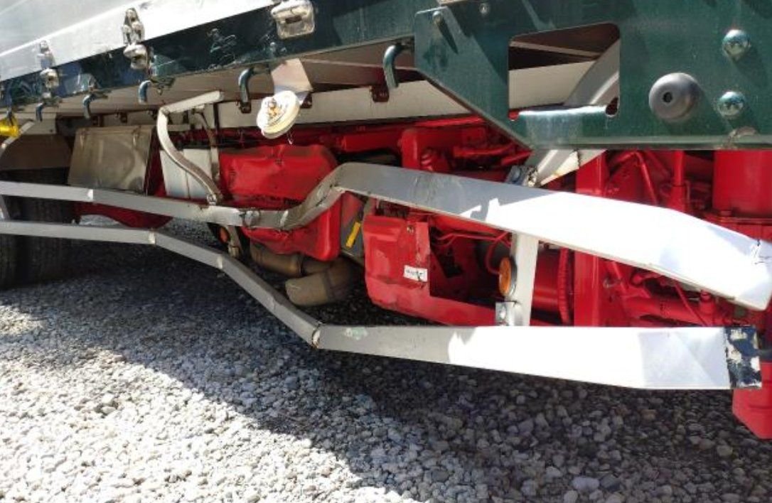 Bent side under-run guard rail
