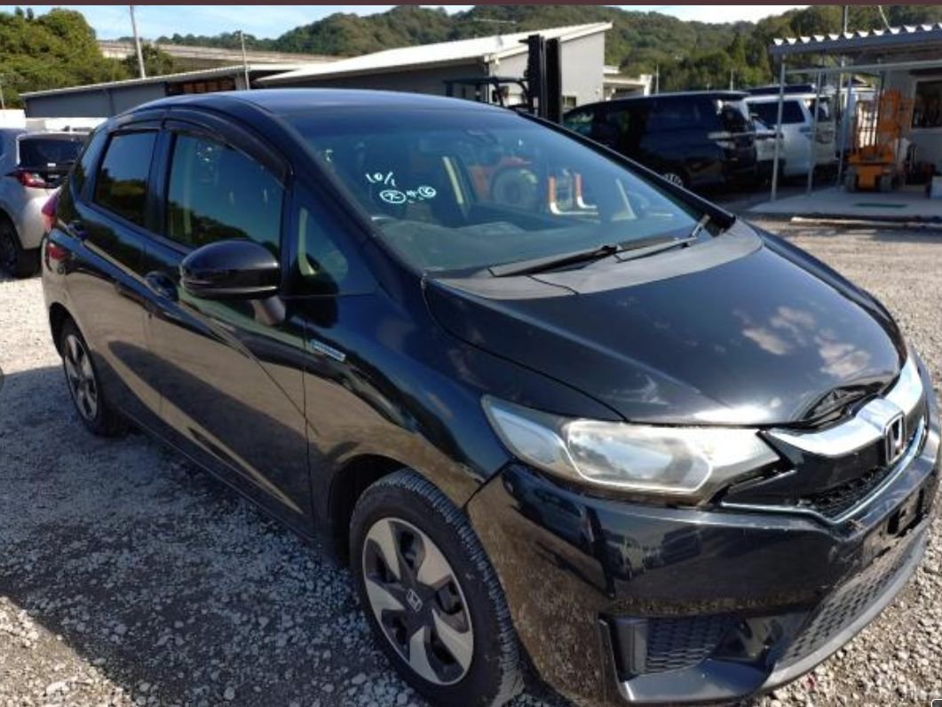 Front right of the Honda Fit Hybrid