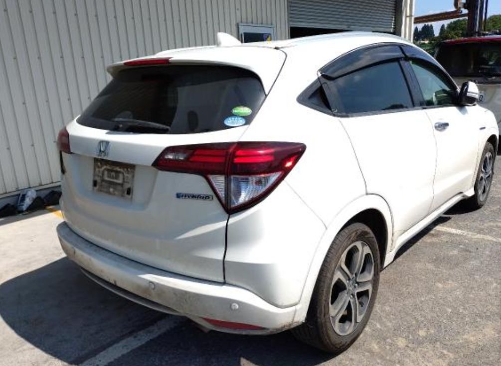 Rear right of the Honda Vezel with the hybrid badge