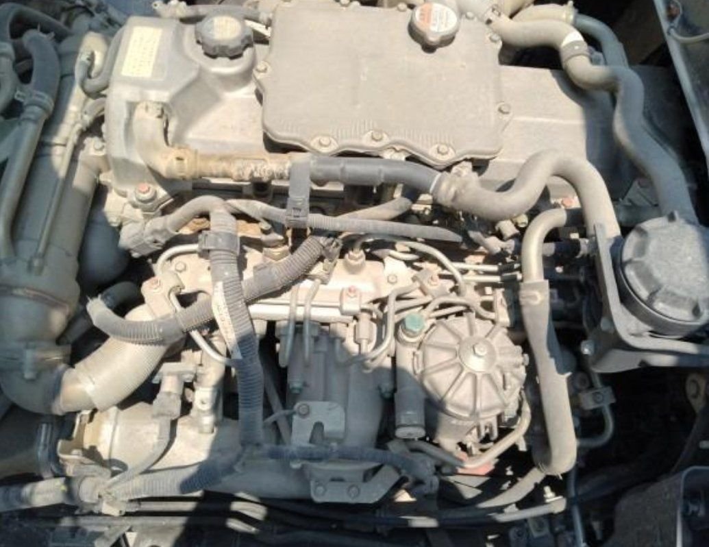 J07E diesel engine under the tilted cab