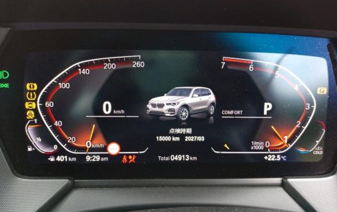 Digital instrument cluster showing 4,913 km