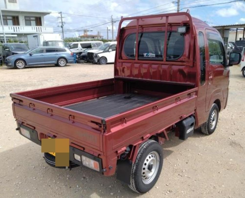 Rear right of the Hijet Truck showing the cargo bed