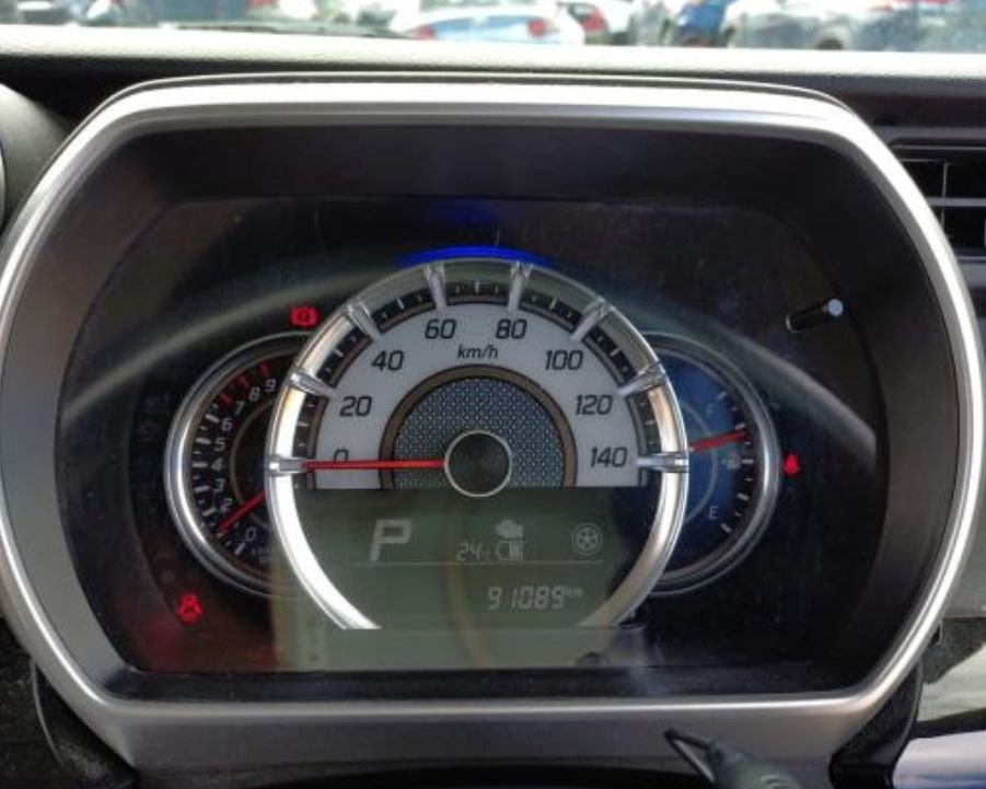 Instrument cluster showing 91,089 km