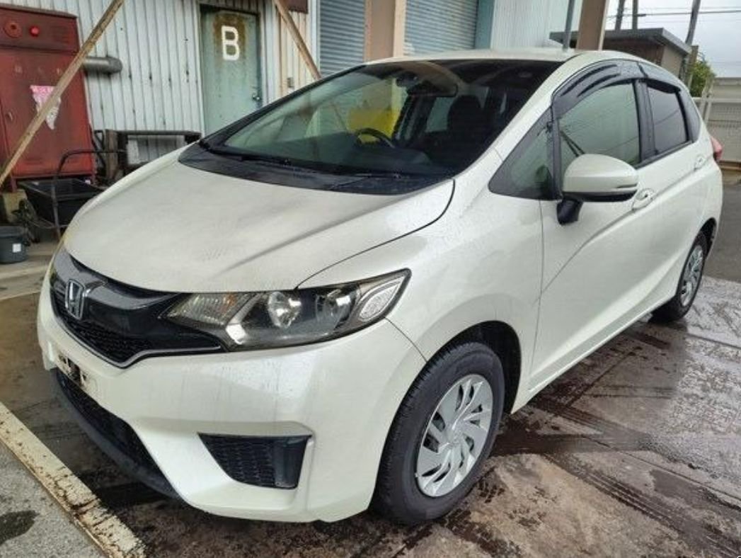 Pearl white Honda Fit seen from the front left
