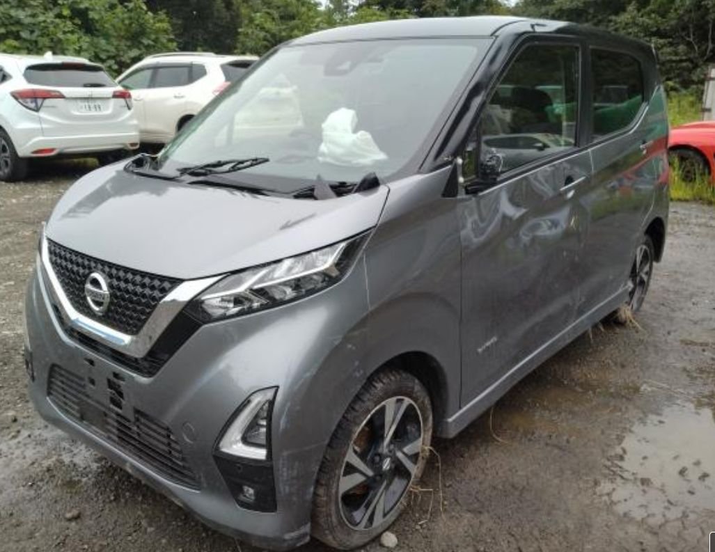 Front left of the Nissan Dayz Highway Star