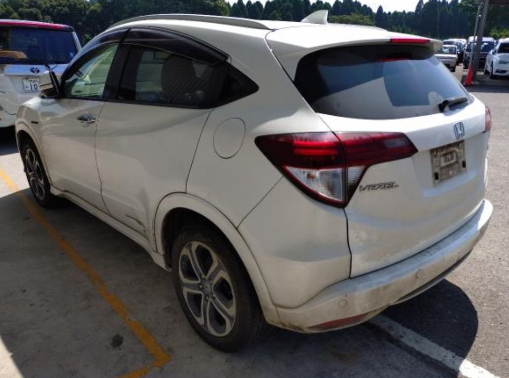 Rear left of the Honda Vezel