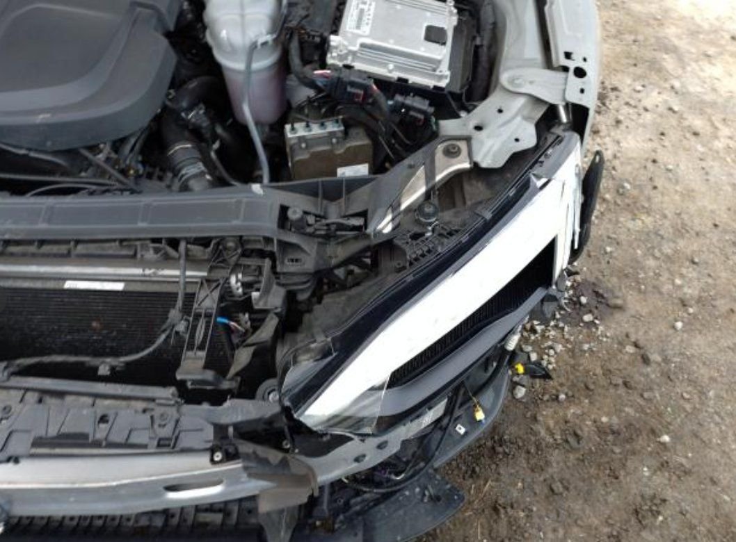 Front structure behind the bumper on the left side