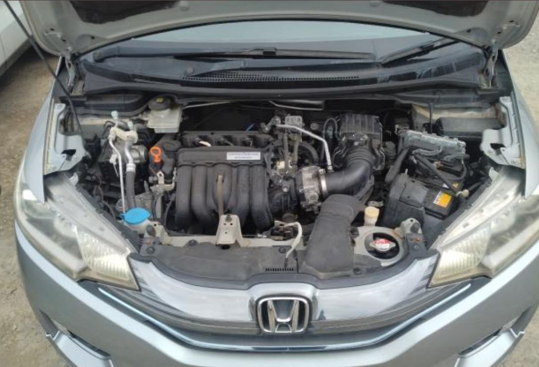 Engine bay of the 1.5 L hybrid
