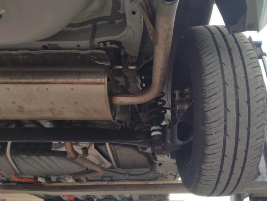 Underbody of the Sienta on a lift