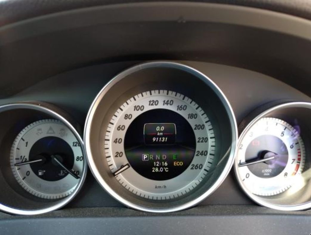 Instrument cluster showing 91,131 km