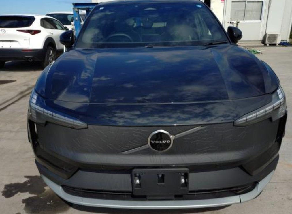 Front of the Volvo EX30