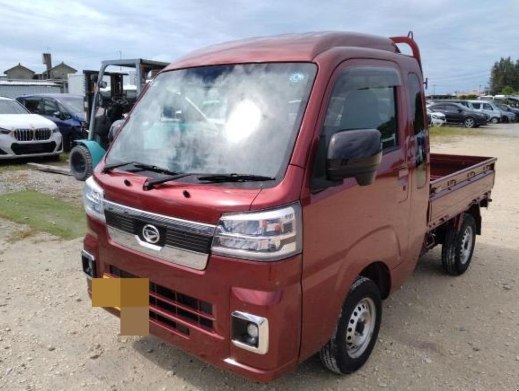 Front left of the Daihatsu Hijet Truck