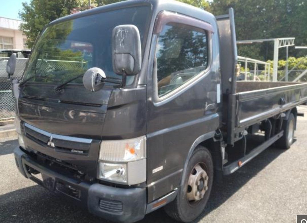 Front left of the Fuso Canter